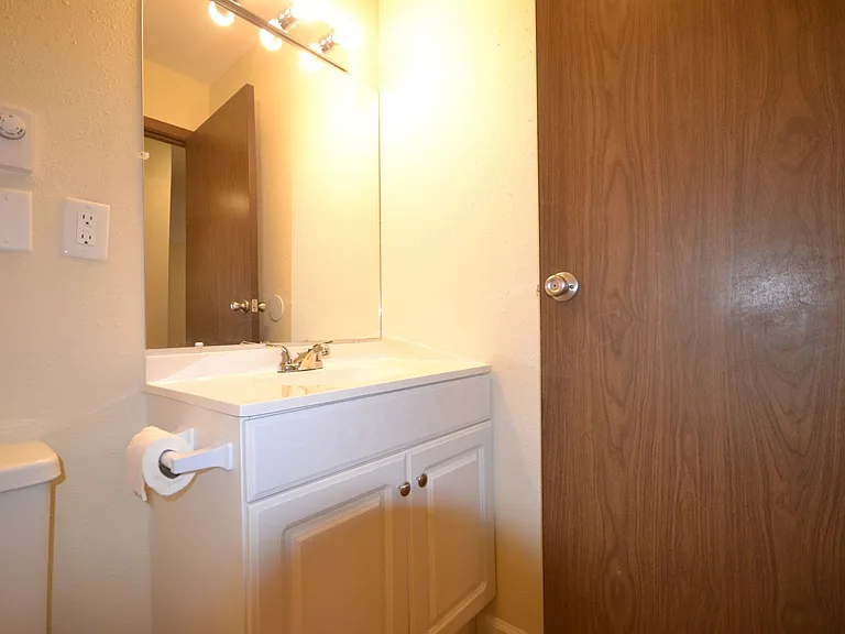 306 Kansas — Photo 14