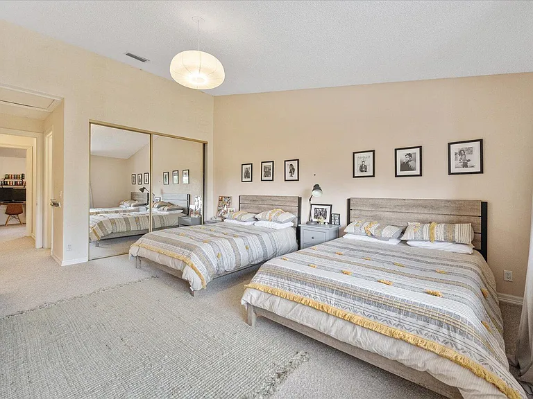 2585 Sheltingham Dr — Photo 29