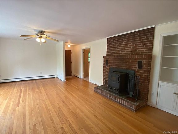 3rd image of 23 Echo Ln