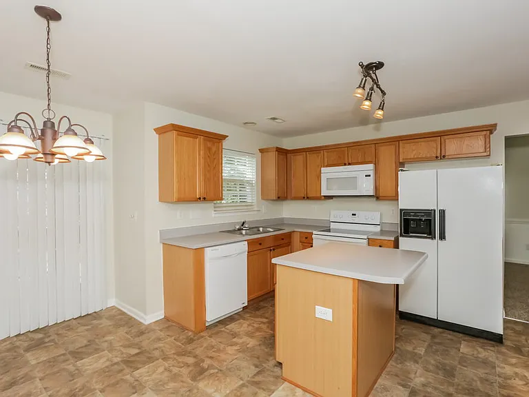 3605 Arthur St — Photo 7