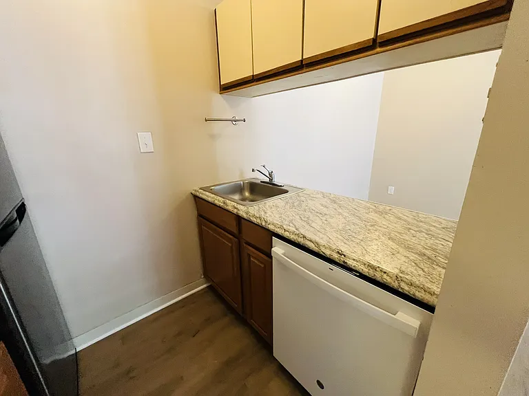 36 Pacific Dr — Photo 8