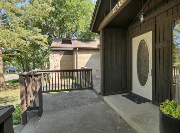 3rd image of 2703 Lincoln Dr