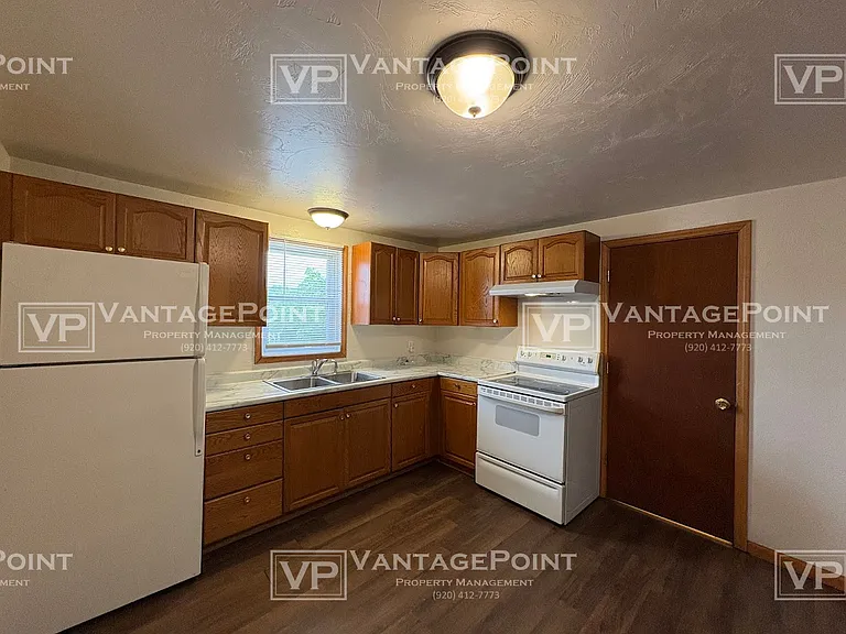 1079 Shawano Ave — Photo 3