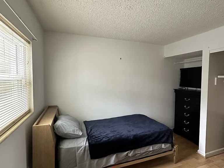 460 35th Ave N #1/2 — Photo 8