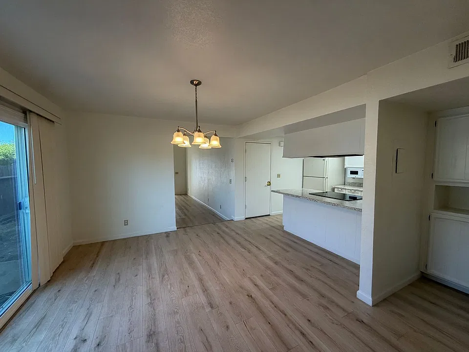 3612 S Port Dr