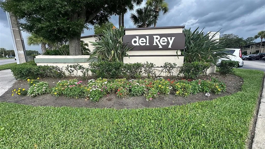 1 bed, 1.0 bath, 742 sqft, $1,300 — Photo 1