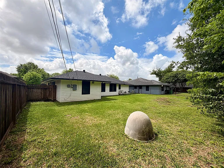 6211 Schevers St — Photo 27