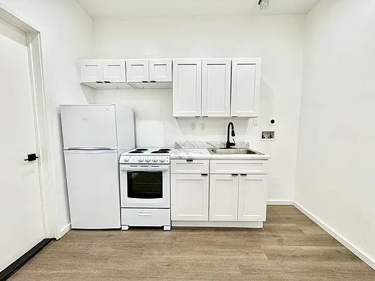 Rented by EastMount Realty LLC | media 2