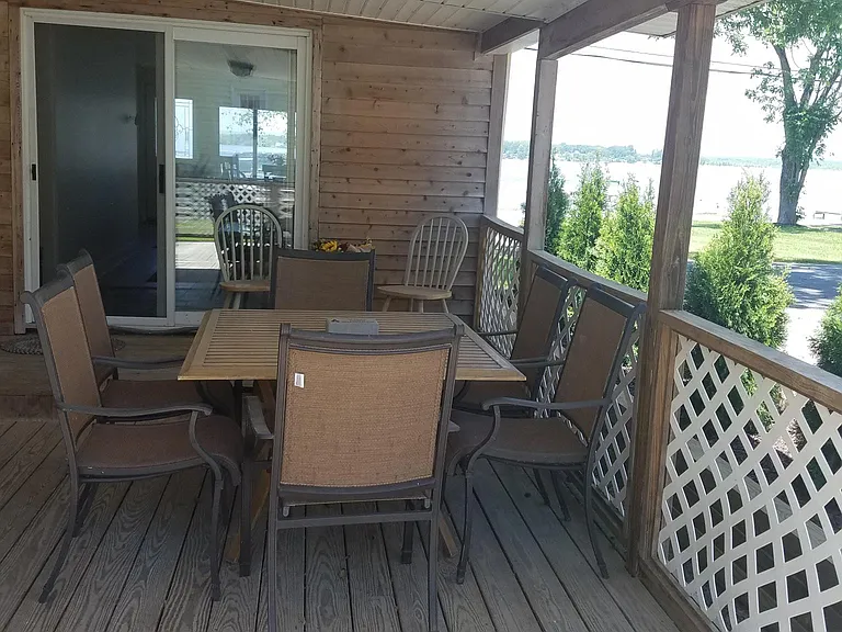 Back patio with seating up to 10. Ramp for easy access to the home.