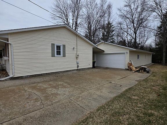 2nd image of 1851 Lakewoods Beach Rd