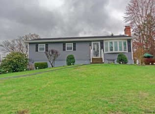 7 Ashdown Rd, Ballston Lake, NY 12019