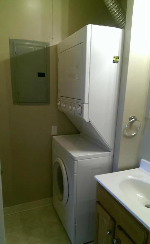 2 bed, 814 sqft, $1,525 — Photo 2