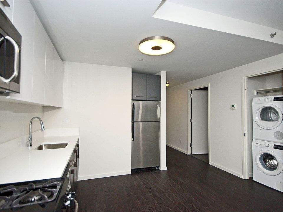1st image of 235 E 44th St APT 18C