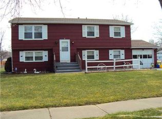2 Hinkley Ln, Rochester, NY 14624