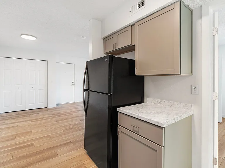 Southcreek Apartments — Photo 8