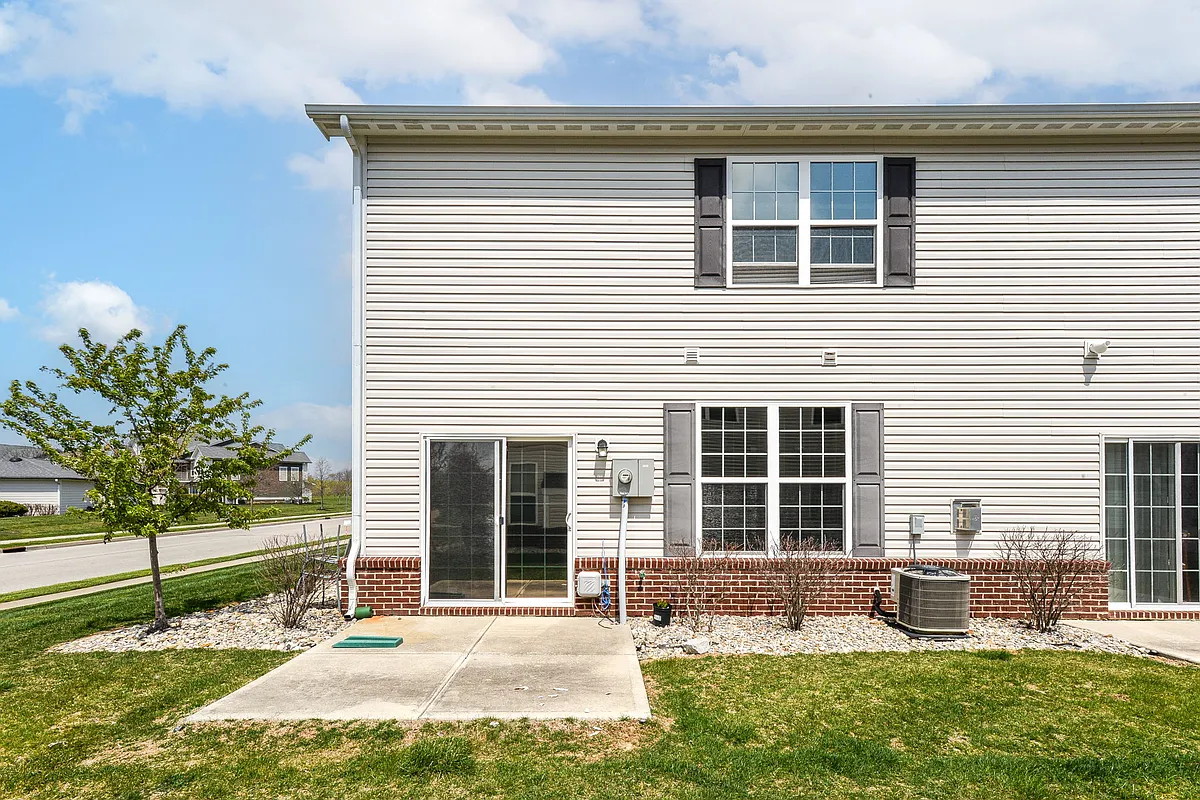 Building Photo - 9651 Calamus Dr