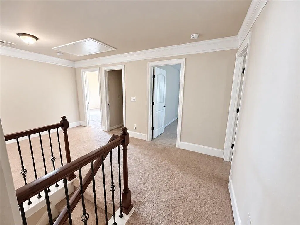 4 bed, 2.5 bath, 2796 sqft, $2,400 — Photo 4