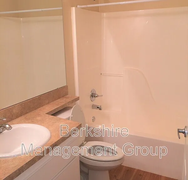1106 Meadow Ave — Photo 2