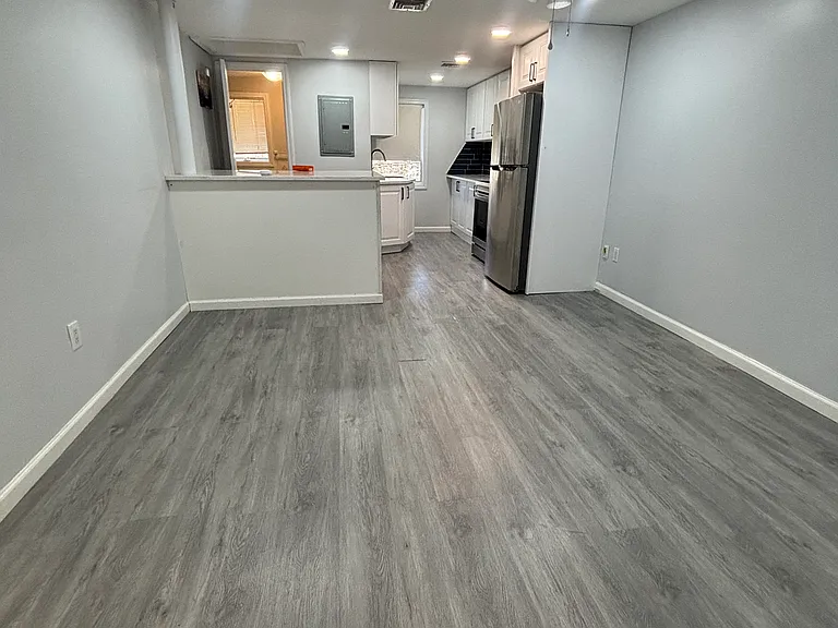 Susan Dr — Photo 4