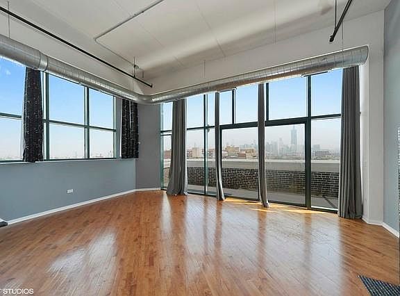 4th image of 1645 W Ogden Ave Unit 701