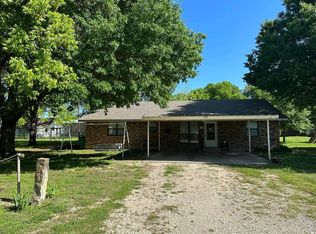 215 E 4th St, Lindsay, TX 76250