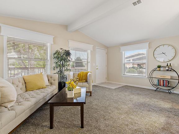 3rd image of 530 Cherry Lane