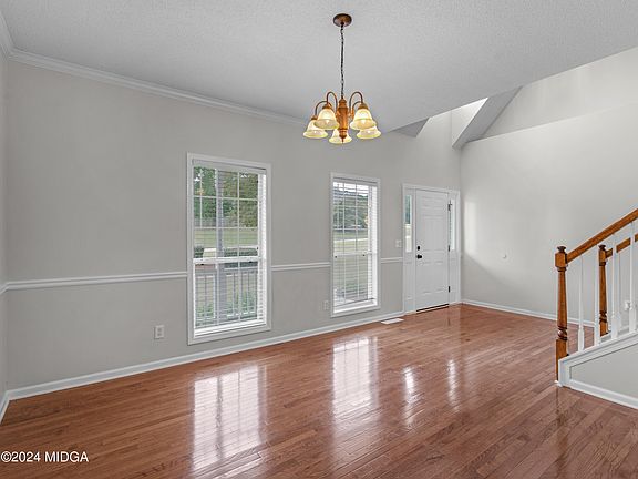 2nd image of 1085 Shumard Ln