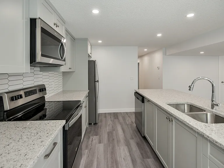 4 Trafford Pl NW #R — Photo 6