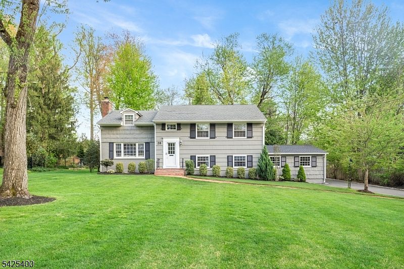 1st image of 28 Spring Ridge Dr