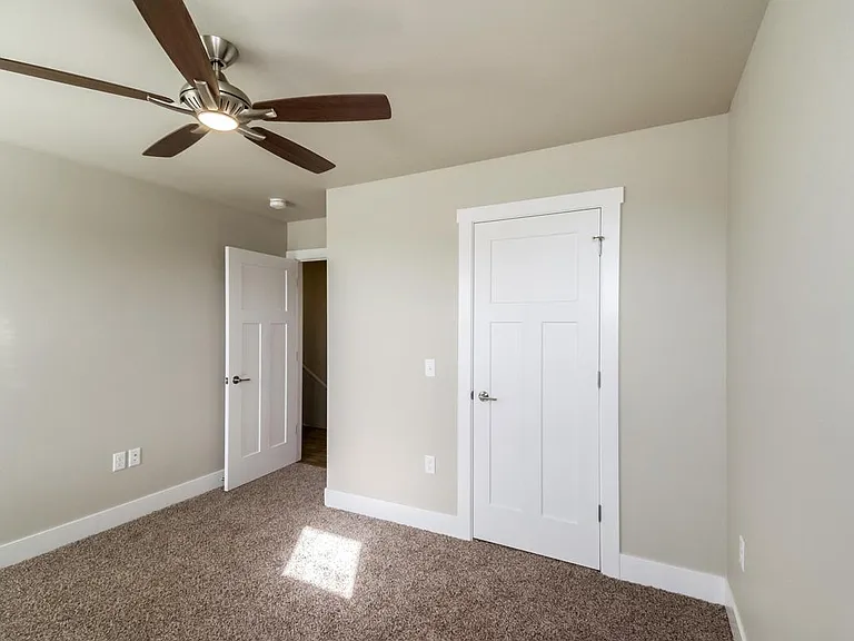 Suncrest — Photo 36