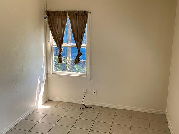 4th image of 2907 Taft St