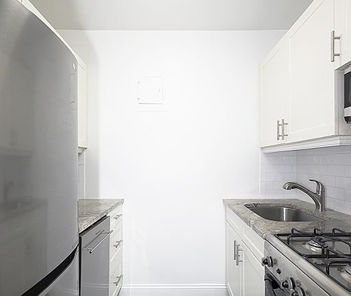 5th image of 155 E 34th St APT 4B
