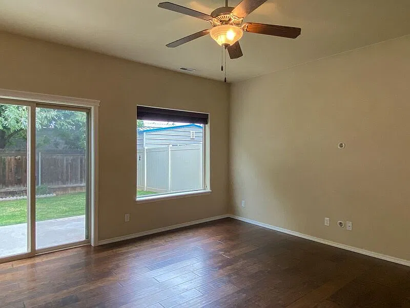 3 bed, 2.5 bath, 1499 sqft, $2,345 — Photo 4