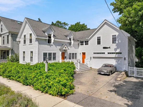 18 Jackson St, Newburyport, MA 01950