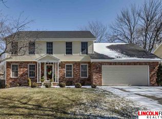 930 Twin Ridge Rd, Lincoln, NE 68510