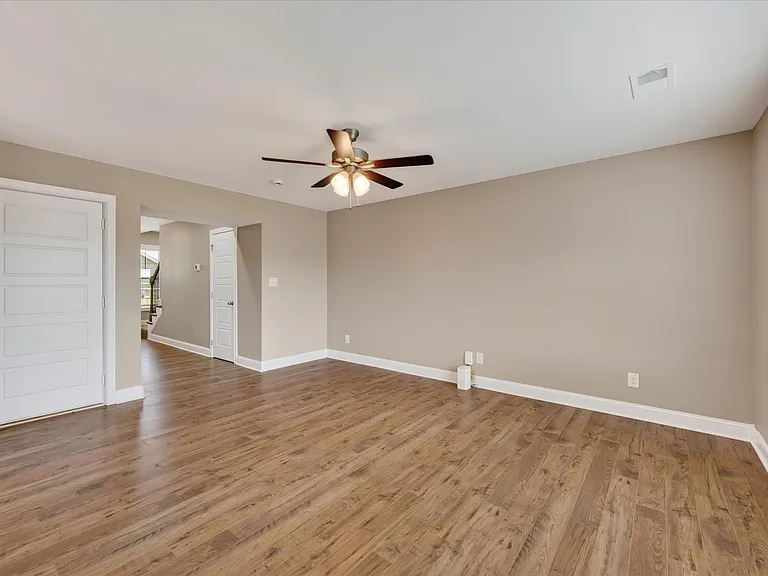 930 Tufnel Dr — Photo 7