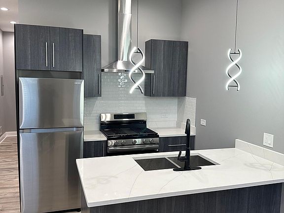 4th image of 1832 W 18th St #1F