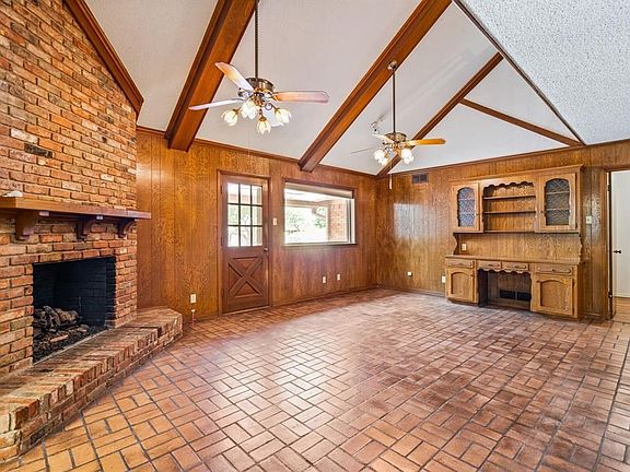 4th image of 9615 Estate Ln