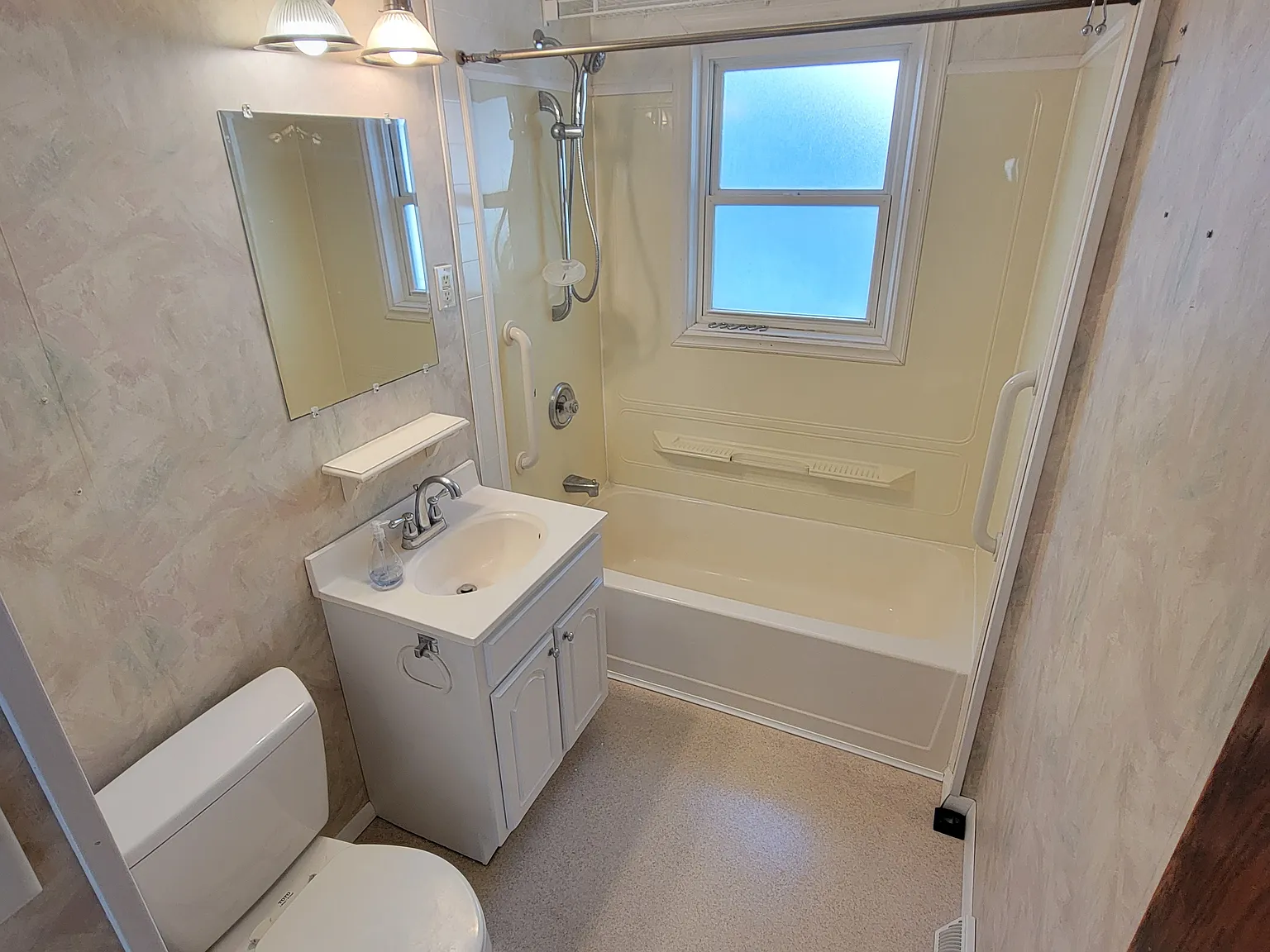 3 bed, 1250 sqft, $1,645 — Photo 4