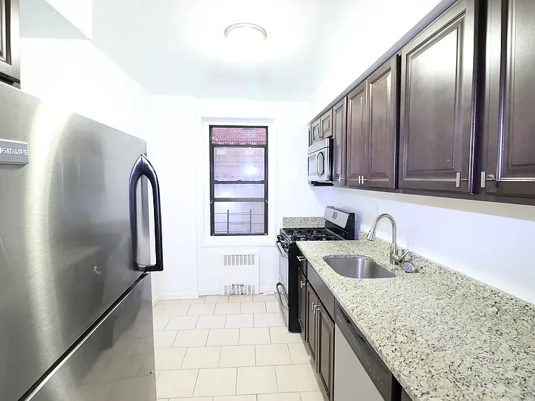 3415 Parsons Blvd #2S — Photo 7