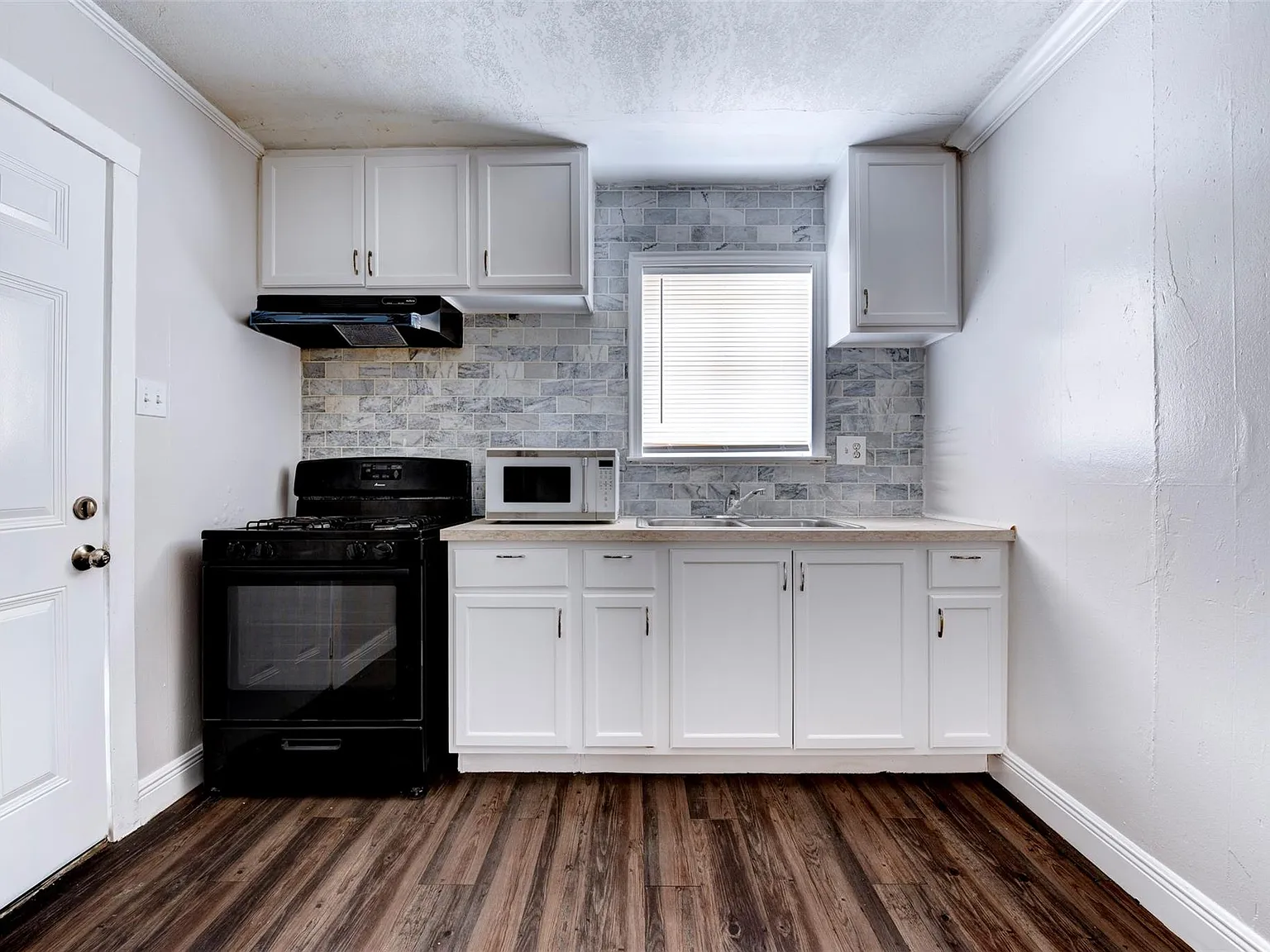 2 bed, 1.0 bath, 1280 sqft, $1,300 — Photo 4