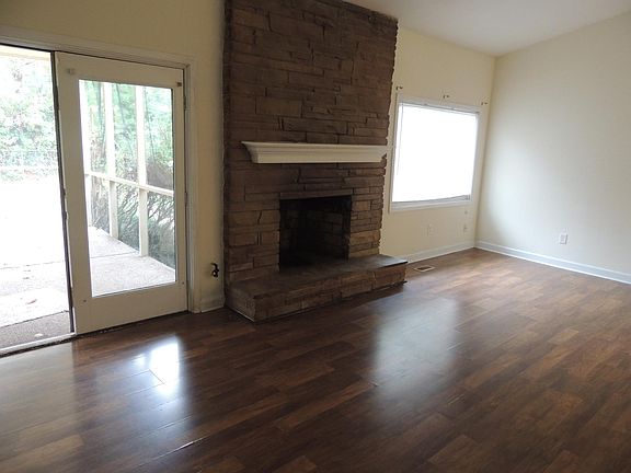 3rd image of 429 Clearbrook Dr