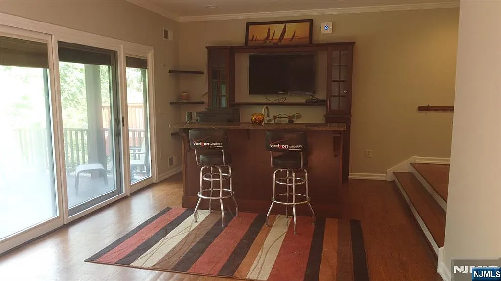 2 bed, 3.0 bath, $4,649 — Photo 4