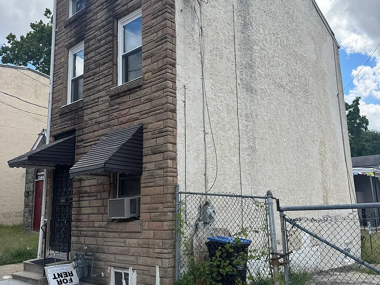 1032 Green St — Photo 6