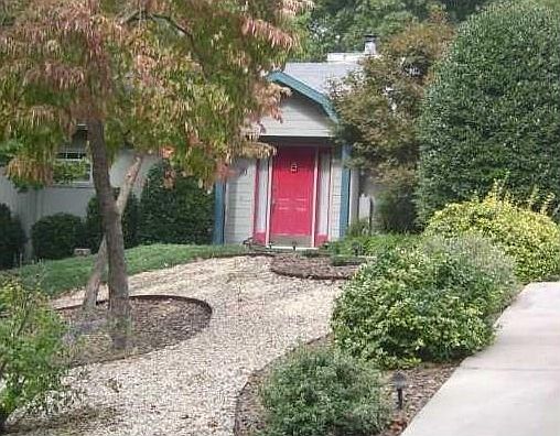 2nd image of 10 Betty Ln