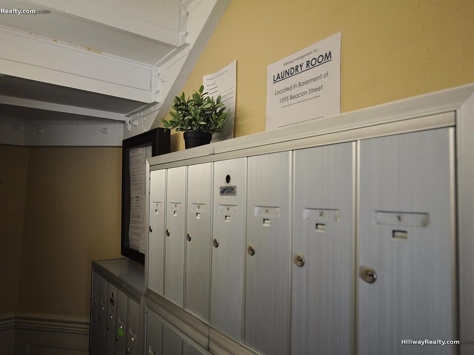 2nd image of 1589 Beacon St APT 3T