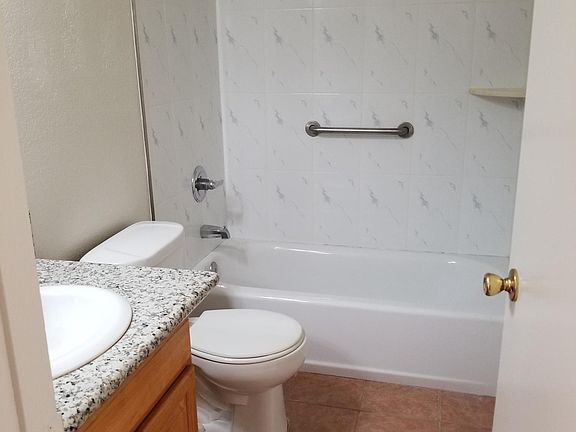 5th image of 217 N Lincoln Ave APT L