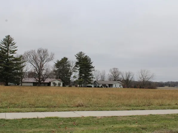 N 8th St, Shelbyville, IL 62565