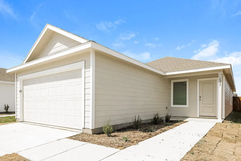 3 bed, 2.0 bath, 1381 sqft, $1,880 — Photo 3