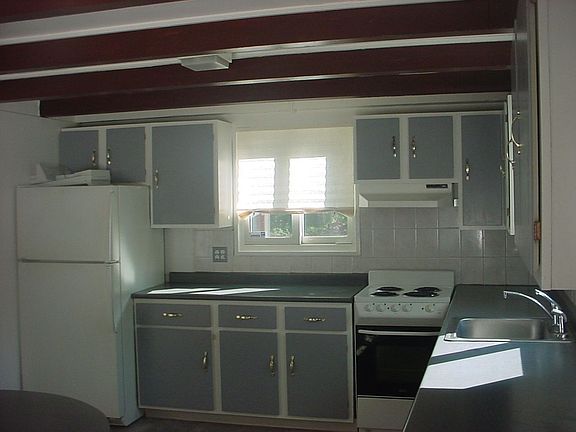 KITCHEN CLOSE-UP
